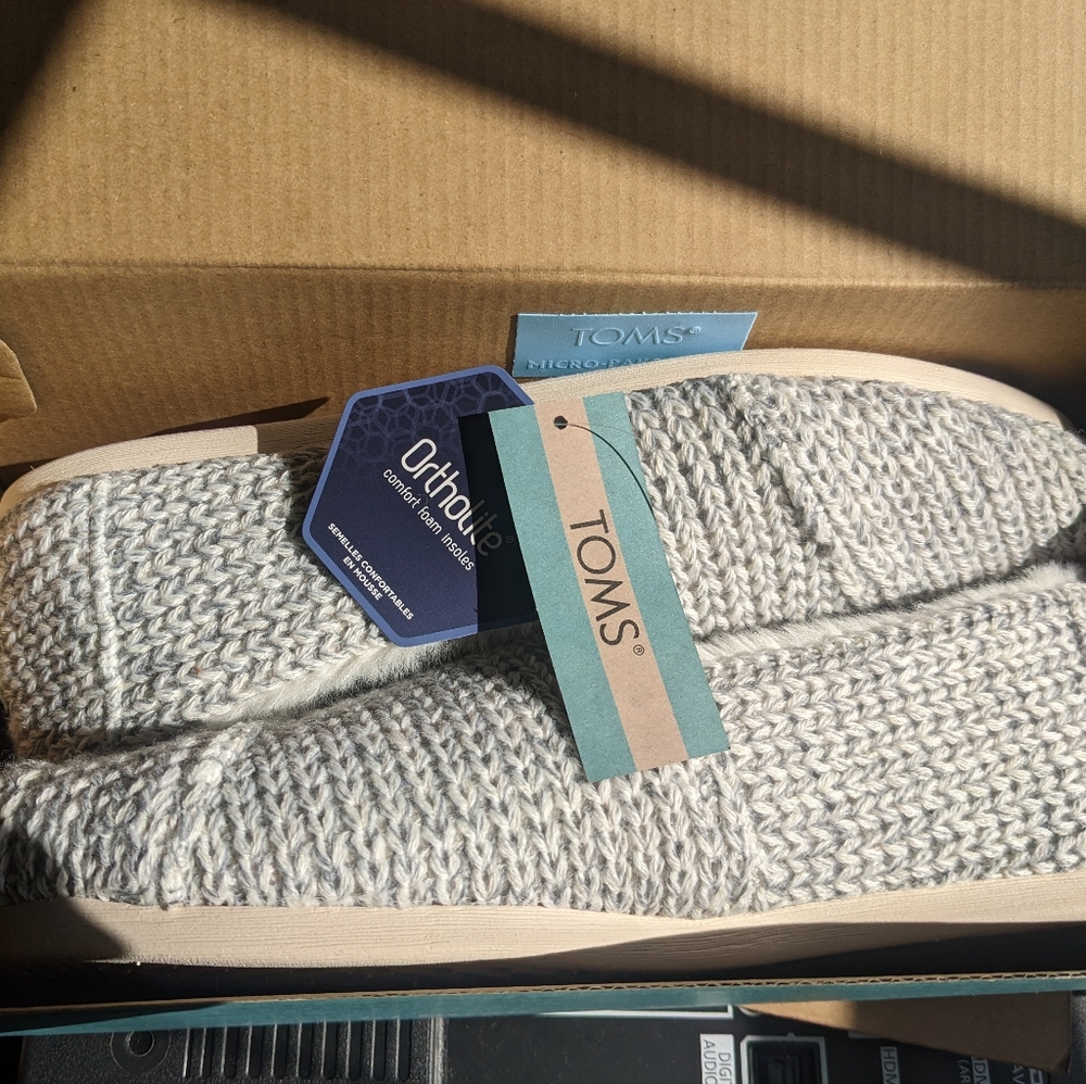 Toms faux fur lined Alpargatas 9.5